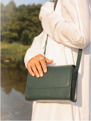 Жіноча шкіряна сумка "Черемош" у лімітованому зеленому Жіноча шкіряна сумка "Черемош" у лімітованому зеленому