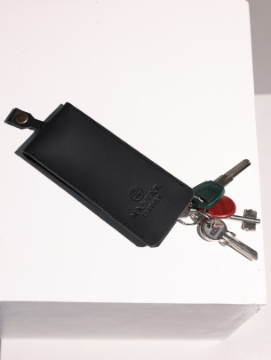 Шкіряна ключниця у класичному чорному