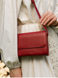 Жіноча шкіряна сумка "Черемош" у лімітованому вишневому Жіноча шкіряна сумка "Черемош" у лімітованому вишневому