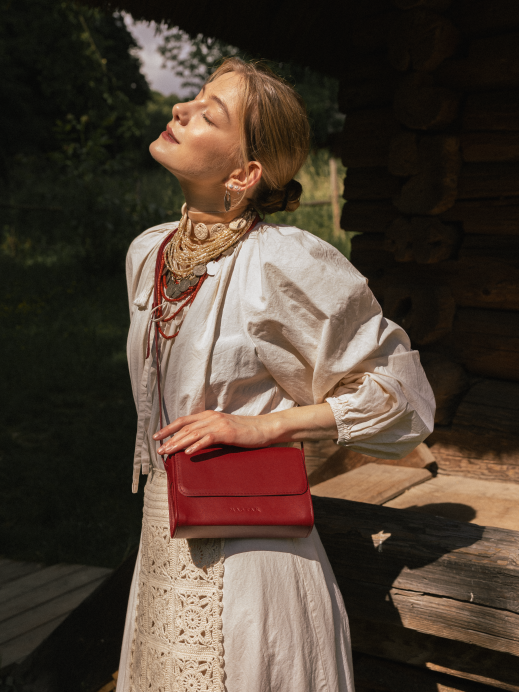 Жіноча шкіряна сумка "Черемош" у лімітованому вишневому Жіноча шкіряна сумка "Черемош" у лімітованому вишневому