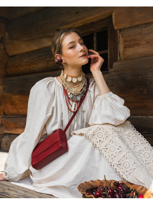 Жіноча шкіряна сумка "Черемош" у лімітованому вишневому Жіноча шкіряна сумка "Черемош" у лімітованому вишневому