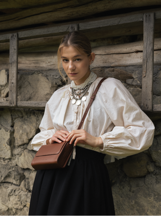 Жіноча шкіряна сумка "Черемош" у лімітованому коньячному Жіноча шкіряна сумка "Черемош" у лімітованому коньячному