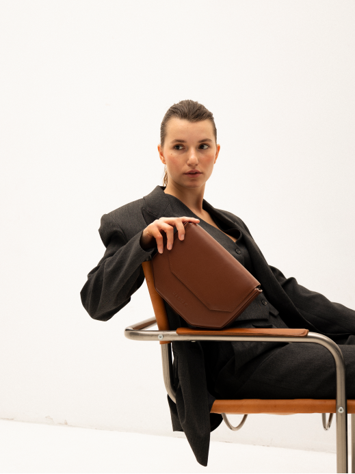 "Кіото" коньячна жіноча шкіряна сумка "Кіото" коньячна жіноча шкіряна сумка