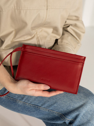 Шкіряний клатч з ремінцем червоний Шкіряний клатч з ремінцем червоний