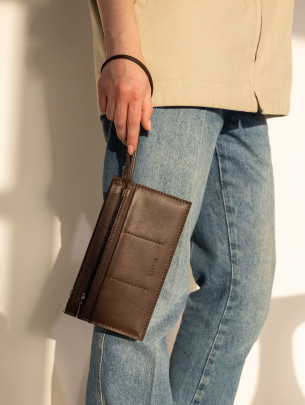 Шкіряний клатч з ремінцем коричневий Шкіряний клатч з ремінцем коричневий