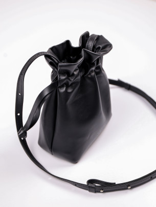 Жіноча сумка-мішечок "Цвіт" чорна 