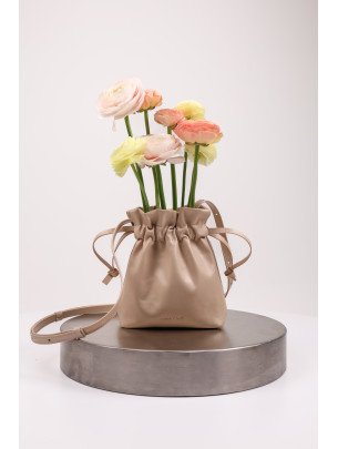 Жіноча сумка-мішечок "Цвіт" ванільна молочна