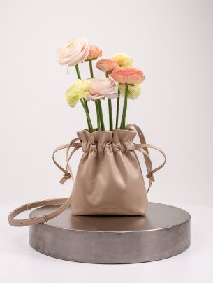 Жіноча сумка-мішечок "Цвіт" ванільна молочна