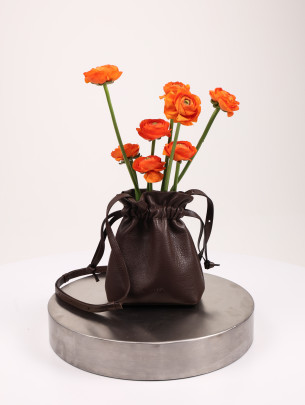 Жіноча сумка-мішечок "Цвіт" коричнева шкіряна