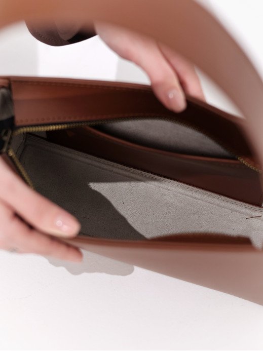 Жіноча шкіряна сумка "Турин" у лімітованому коньячному Жіноча шкіряна сумка "Турин" у лімітованому коньячному