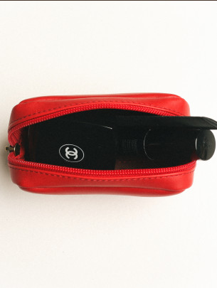 Шкіряна міні-косметичка у лімітованому червоному Шкіряна міні-косметичка у лімітованому червоному