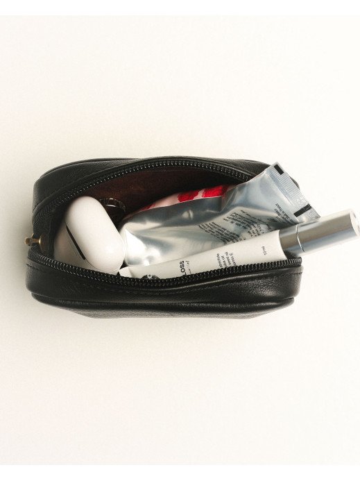 Шкіряна міні-косметичка у лімітованому чорному Шкіряна міні-косметичка у лімітованому чорному