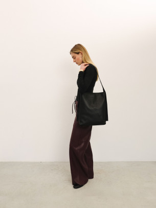 Жіночий шкіряний шопер "Монтенегро" у лімітованому чорному Жіночий шкіряний шопер "Монтенегро" у лімітованому чорному