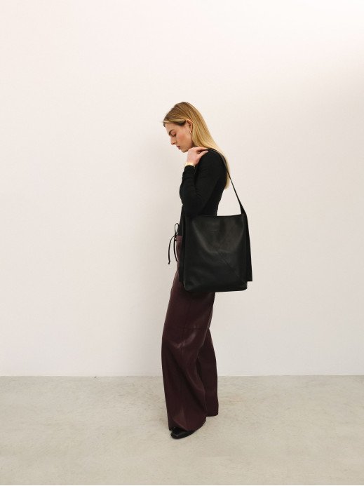 Жіночий шкіряний шопер "Монтенегро" у лімітованому чорному 