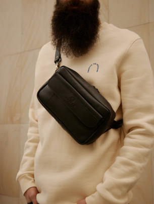 Чоловіча шкіряна бананка "Київ" у лімітованому чорному