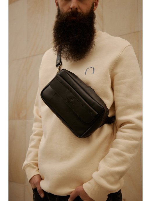 Чоловіча шкіряна бананка "Київ" у лімітованому чорному Чоловіча шкіряна бананка "Київ" у лімітованому чорному