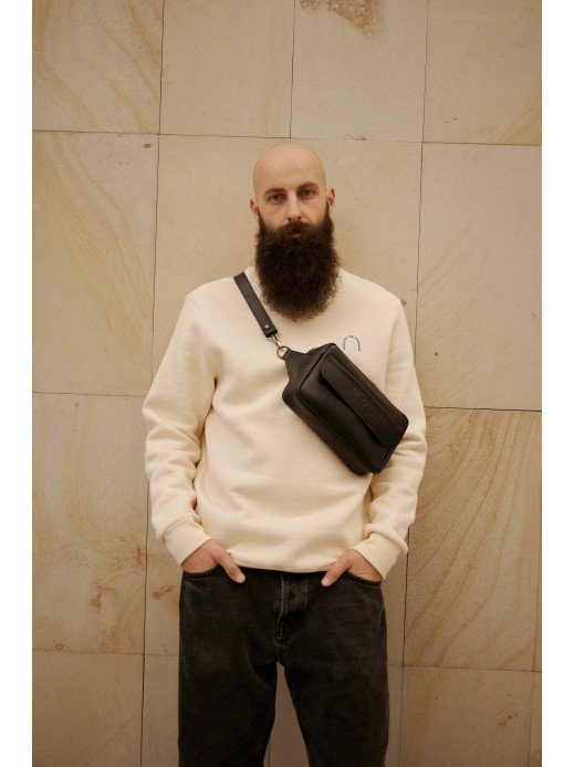 Чоловіча шкіряна бананка "Київ" у лімітованому чорному Чоловіча шкіряна бананка "Київ" у лімітованому чорному