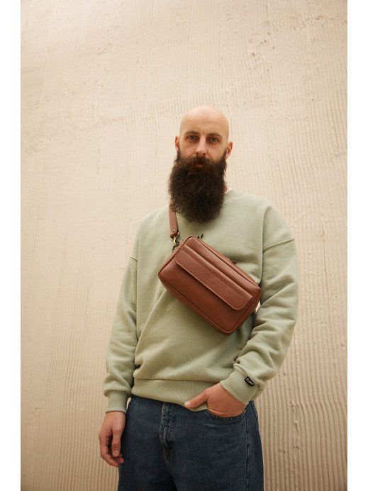 Чоловіча шкіряна бананка "Київ" у лімітованому коньячному Чоловіча шкіряна бананка "Київ" у лімітованому коньячному