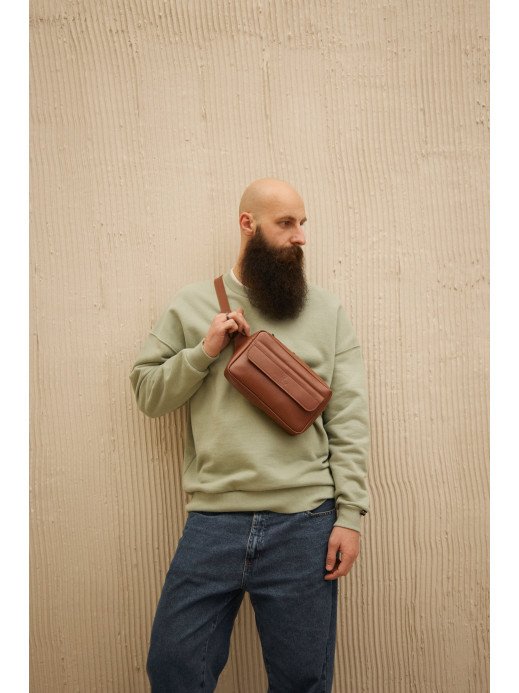 Чоловіча шкіряна бананка "Київ" у лімітованому коньячному Чоловіча шкіряна бананка "Київ" у лімітованому коньячному