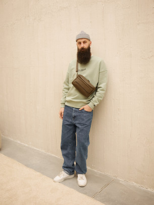 Чоловіча шкіряна бананка "Київ" у лімітованому мілітарі Чоловіча шкіряна бананка "Київ" у лімітованому мілітарі