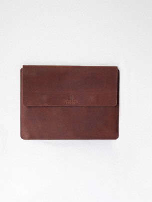 Leather laptop cover in vintage cognac