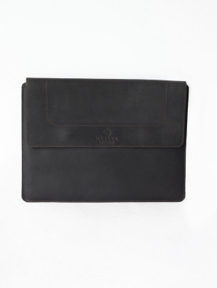 Leather laptop cover in vintage brown
