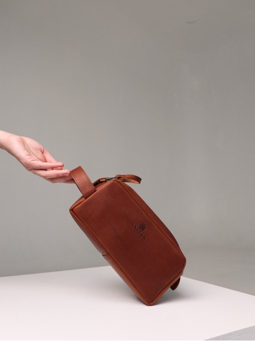 Шкіряна косметичка у вінтажному коньячному 
