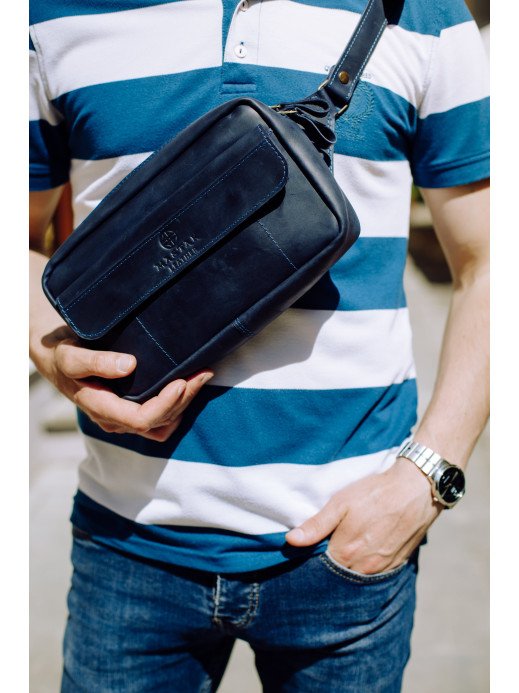 Чоловіча шкіряна бананка "Київ" у вінтажному синьому Чоловіча шкіряна бананка "Київ" у вінтажному синьому