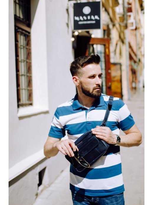 Чоловіча шкіряна бананка "Київ" у вінтажному синьому Чоловіча шкіряна бананка "Київ" у вінтажному синьому