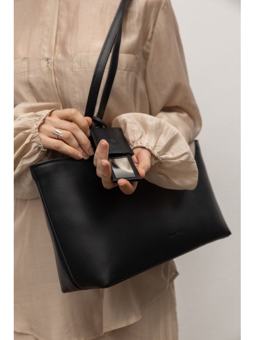 Жіноча сумка "Фрагмент" шкіряна чорна Жіноча сумка "Фрагмент" шкіряна чорна