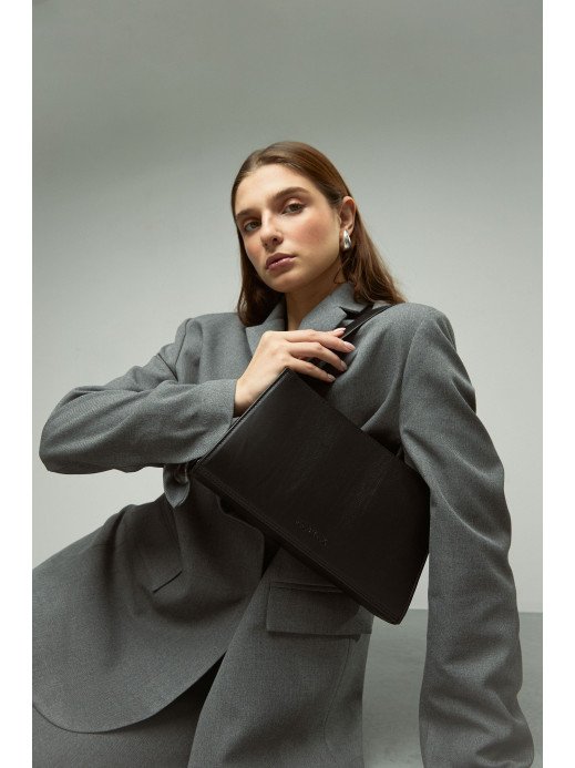 Жіноча шкіряна сумка "Турин" у лімітованому чорному Жіноча шкіряна сумка "Турин" у лімітованому чорному