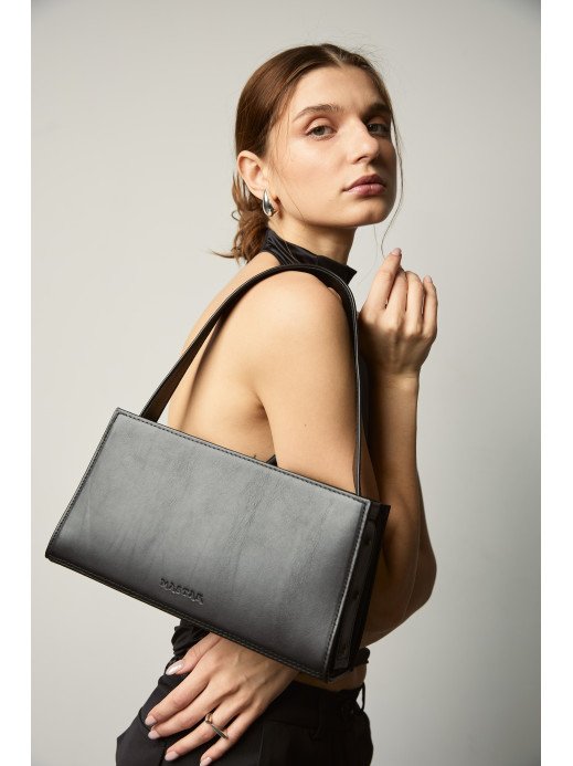 Жіноча шкіряна сумка "Турин" у лімітованому чорному Жіноча шкіряна сумка "Турин" у лімітованому чорному