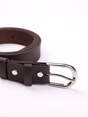 Brown women´s belt with a round buckle