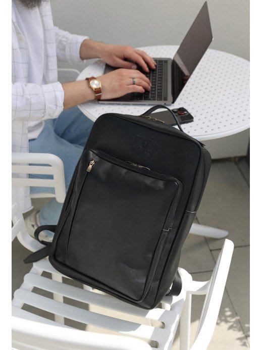 Чоловічий шкіряний рюкзак "Осло" у лімітованому чорному Чоловічий шкіряний рюкзак "Осло" у лімітованому чорному